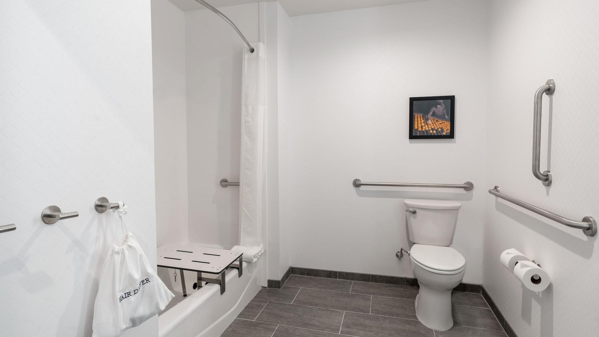 Hampton Downtown 3*